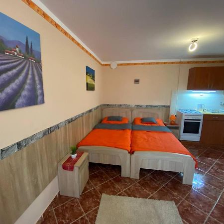Hajnal Apartman ハイデゥソボスロー エクステリア 写真