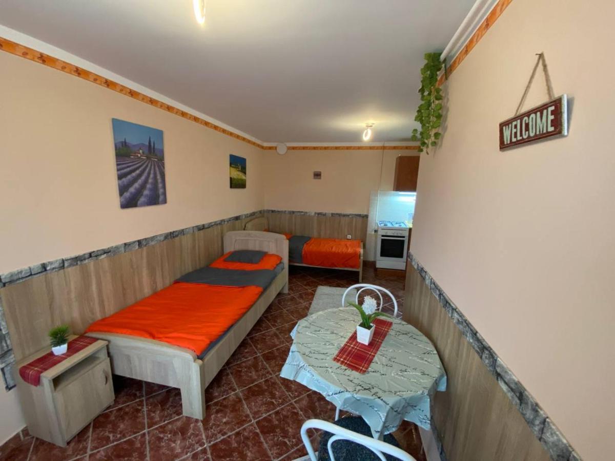 Hajnal Apartman ハイデゥソボスロー エクステリア 写真