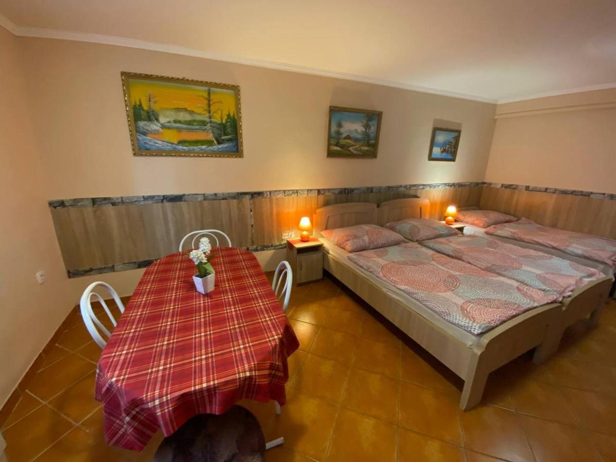 Hajnal Apartman ハイデゥソボスロー エクステリア 写真