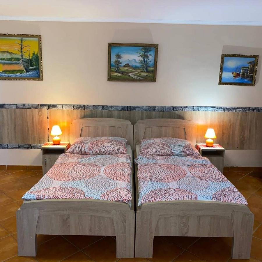 Hajnal Apartman ハイデゥソボスロー エクステリア 写真