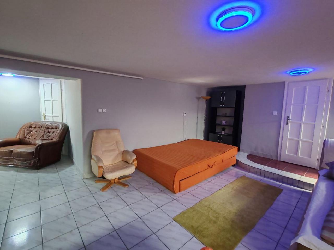 Hajnal Apartman ハイデゥソボスロー エクステリア 写真