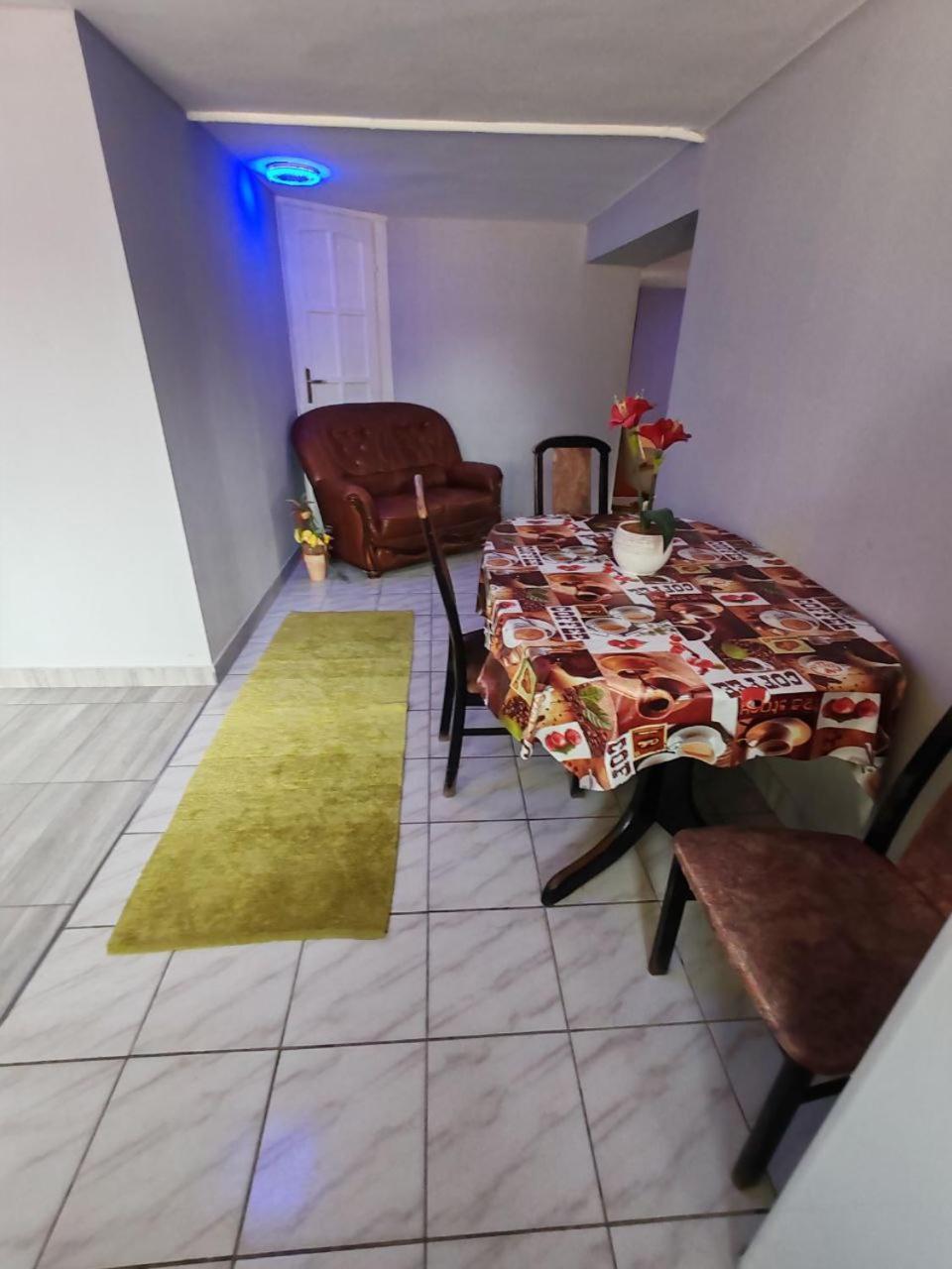 Hajnal Apartman ハイデゥソボスロー エクステリア 写真