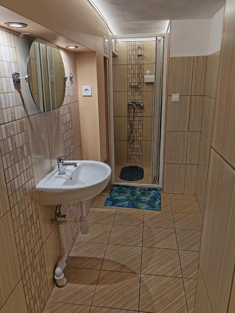 Hajnal Apartman ハイデゥソボスロー エクステリア 写真