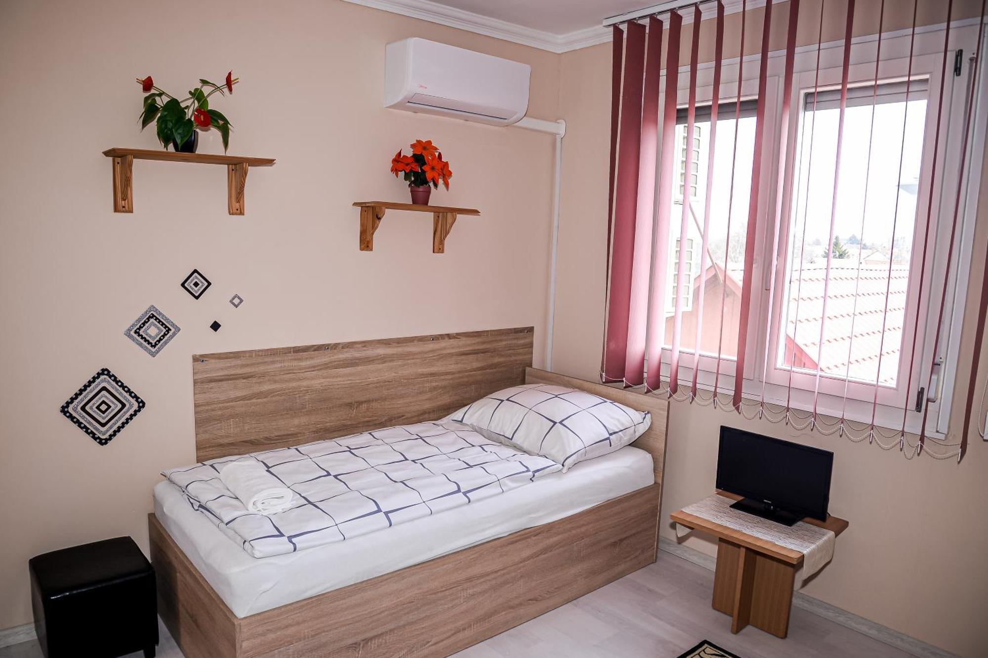 Hajnal Apartman ハイデゥソボスロー エクステリア 写真