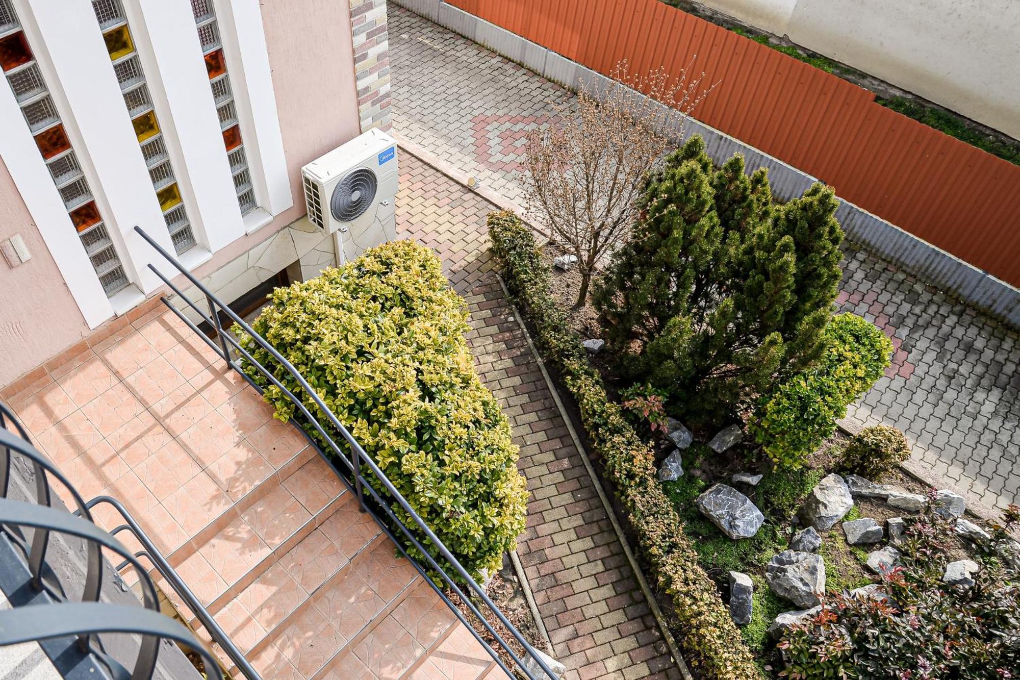 Hajnal Apartman ハイデゥソボスロー エクステリア 写真