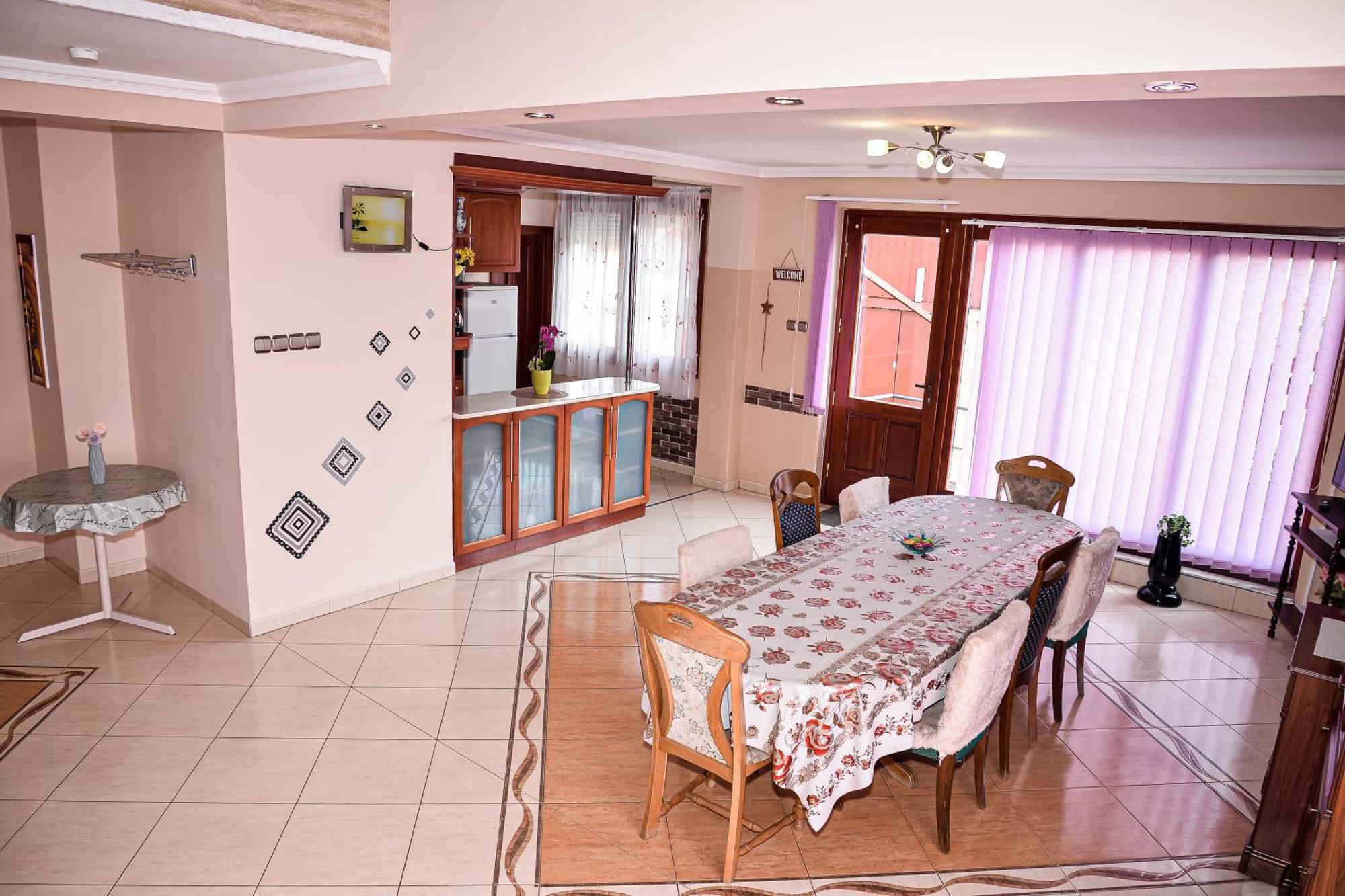 Hajnal Apartman ハイデゥソボスロー エクステリア 写真